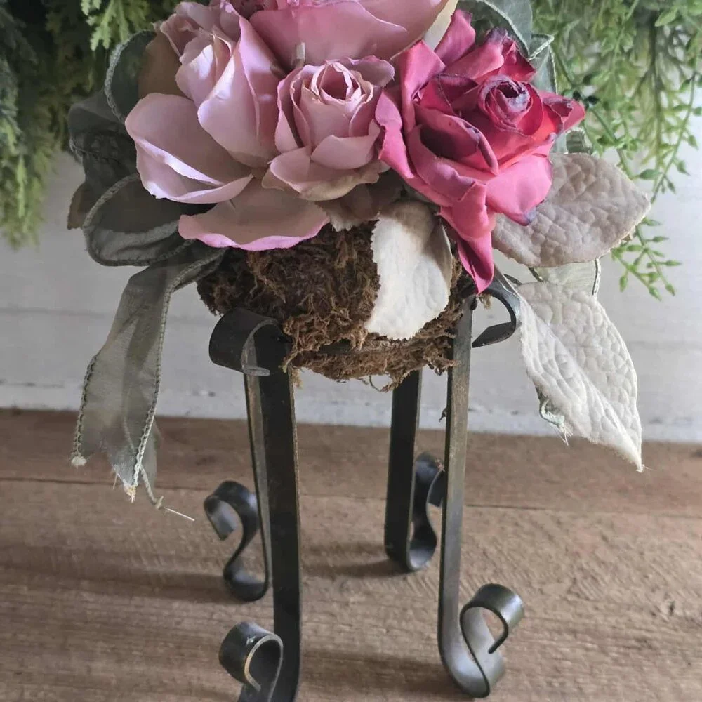 Shabby Chic Artificial Rose Leaf Floral Arrangement Scrolled Standing Decoration